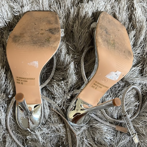Silver heels - Picture 3 of 3